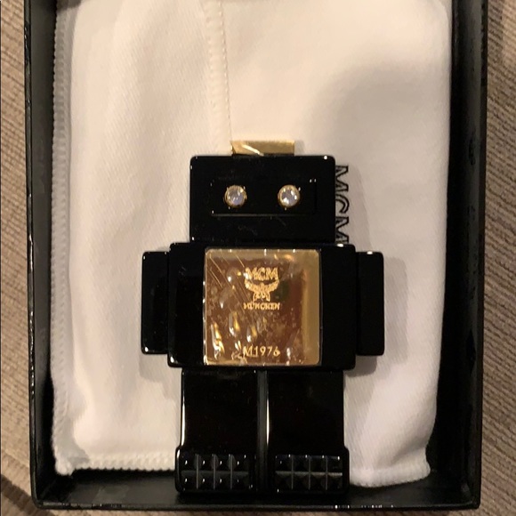 MCM robot brooch limited edition - Picture 2 of 2